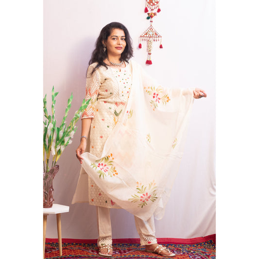 Saanvi Embroidered Suit Set