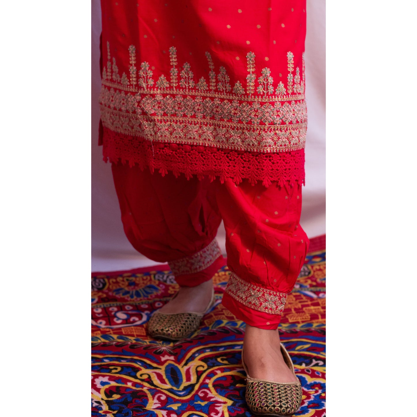 Eeshani Embroidered Suit Set