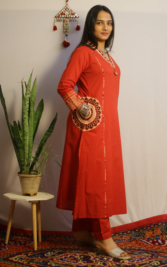 Round Pocket Rust Suit Set