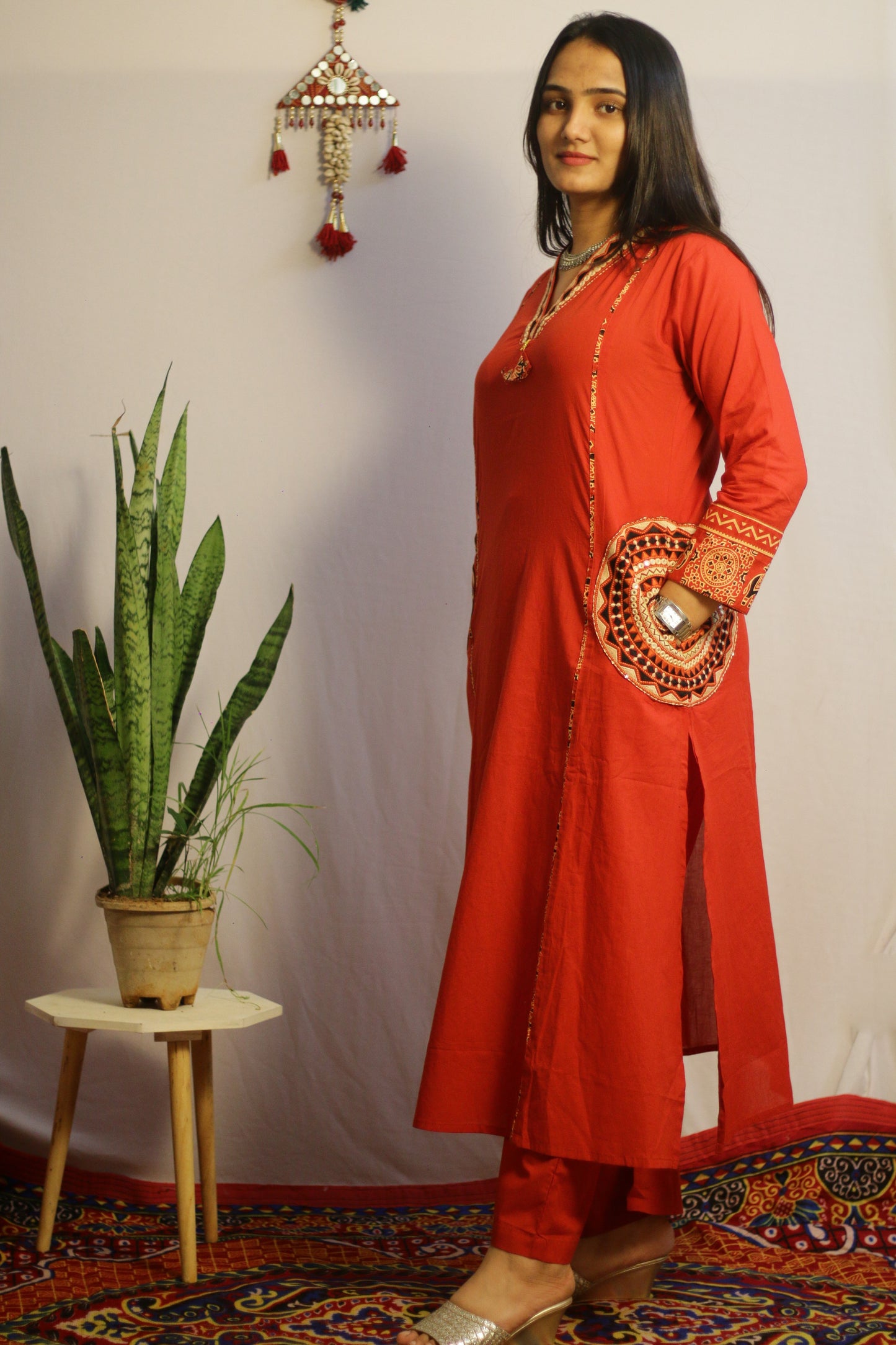 Round Pocket Rust Suit Set