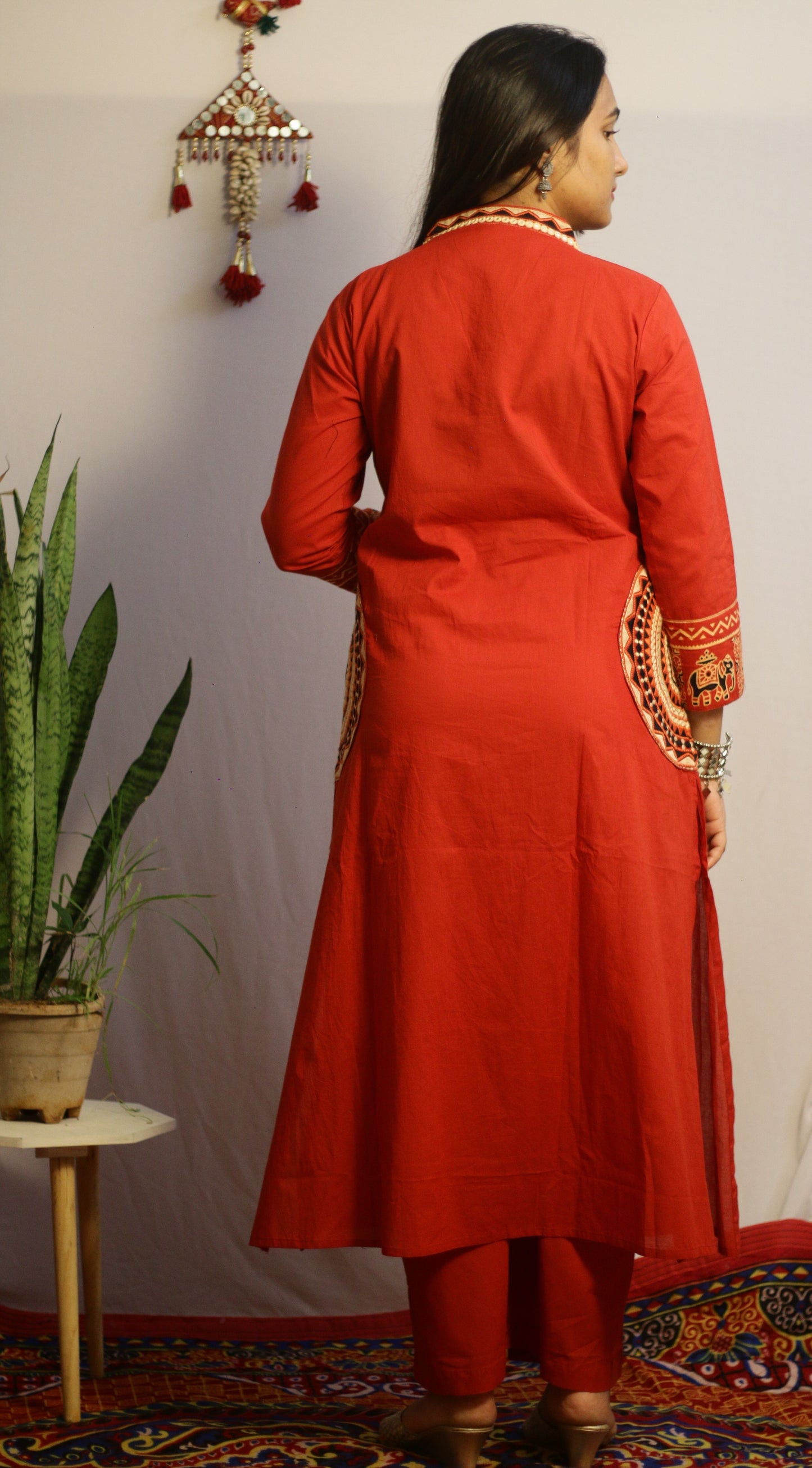 Round Pocket Rust Suit Set