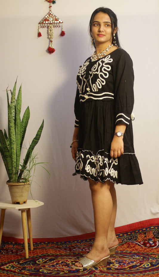 Luna Black Dress