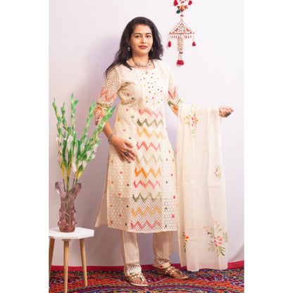 Saanvi Embroidered Suit Set