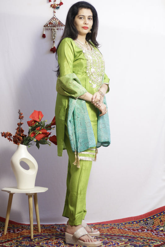 Vihana Green Suit Set