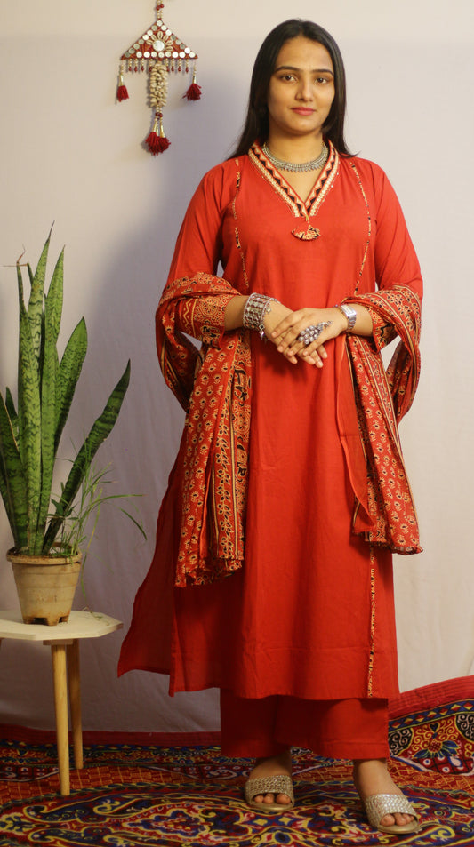 Round Pocket Rust Suit Set
